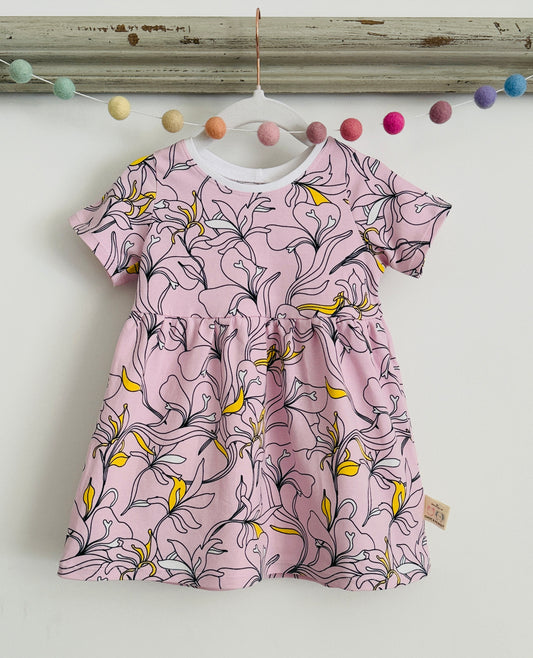 Lilac lily floral jersey dress made of sustainable fabric 